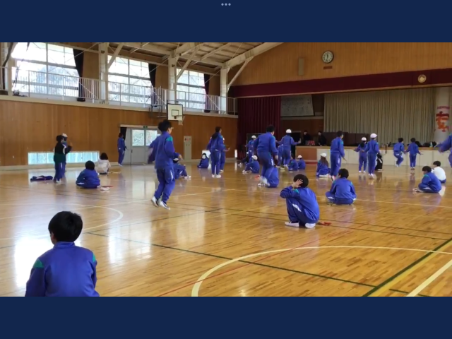 なわとびをしている様子