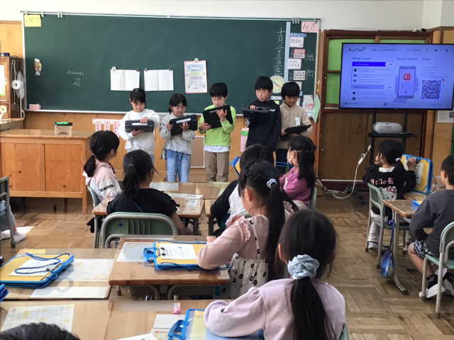１年生を迎えに行っている様子