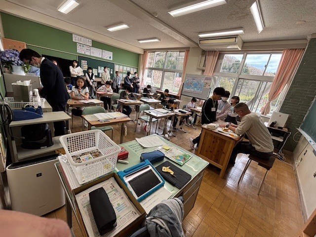 ５年生　英語科　Hello friends!