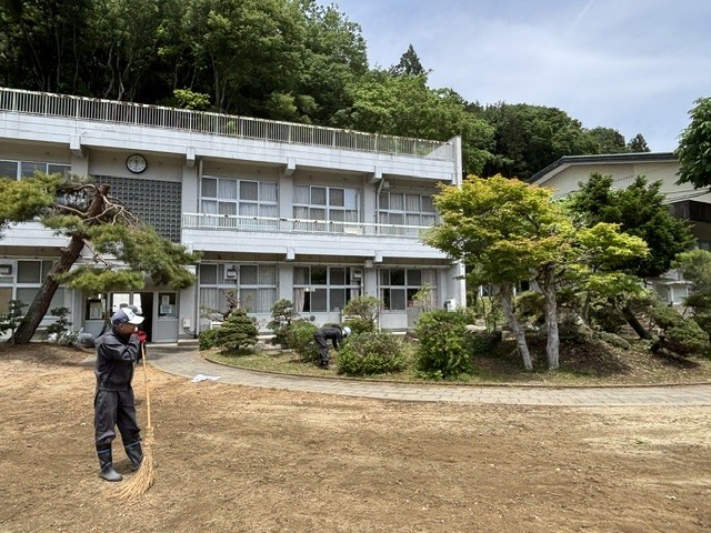 伐採後の校舎前の様子