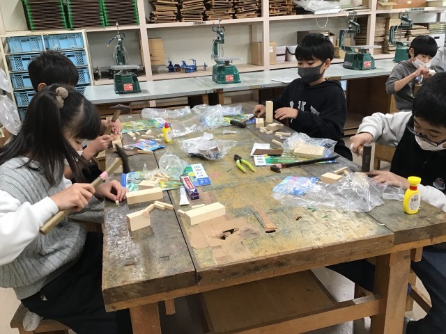 くぎは、まっすぐ打ち込んで