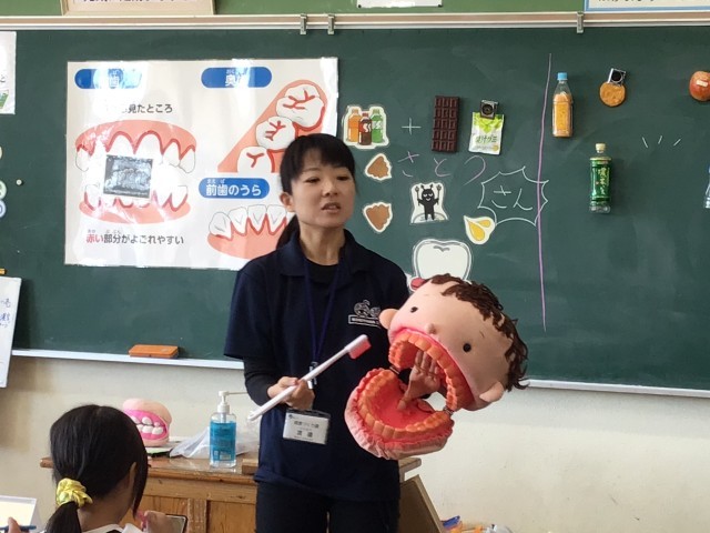 歯の裏側も磨こうね