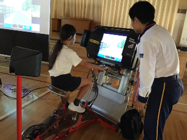 自転車シュミレーターの様子