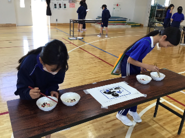 すべってなかなかつまめないよ