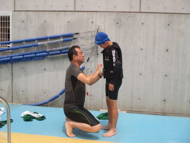 ライフジャケット体験中
