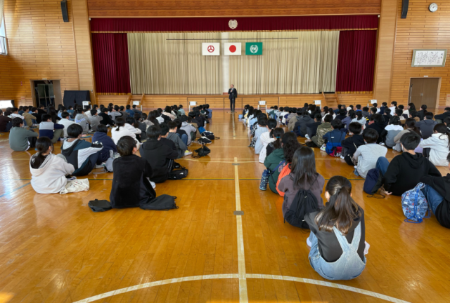 中学校生活についての説明中・・