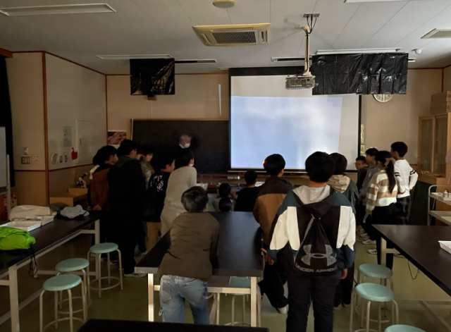 授業体験（理科、炎色反応）