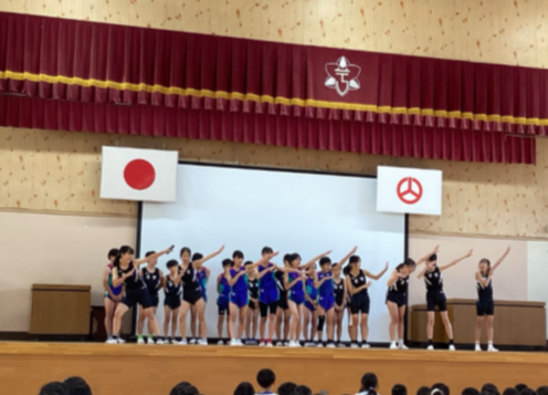 女子選手のポーズ