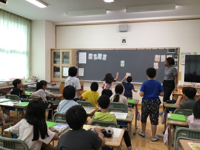 ロクサン先生との外国語活動