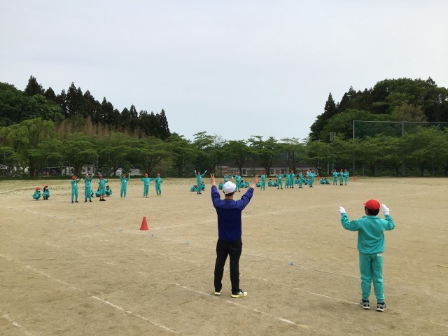 競技前に士気を高める様子