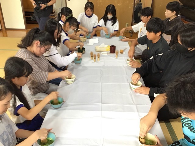 お茶を点てました（２組）