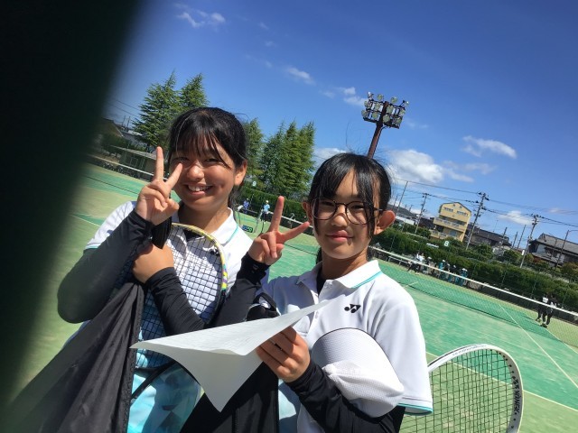 初戦で勝利を収めた女子ペア
