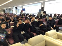 ちょっと緊張の荷物検査を終えて。