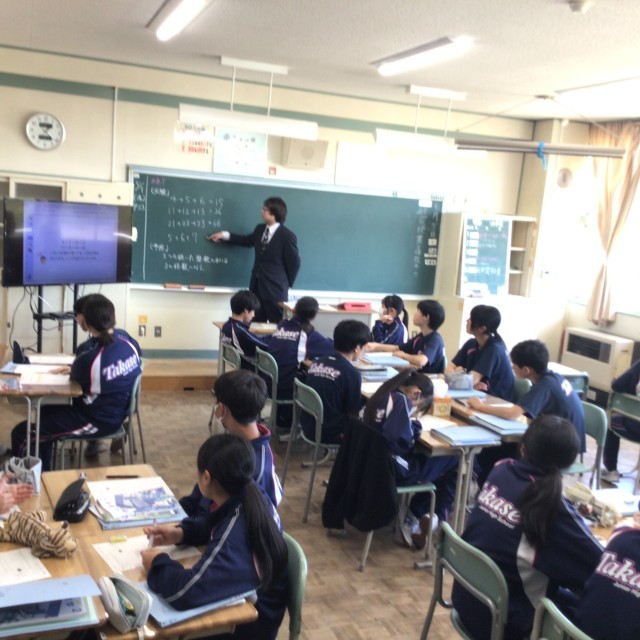 数の性質を文字nを用いながら考えてながら、意見交換しています。