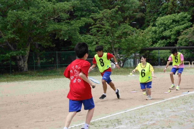 障害物競技「ラケットボール運び」