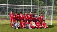 ゴール前で優勝の記念撮影