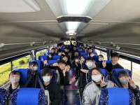 行きのバスでは元気に合唱しました