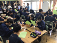 学級活動、宇宙にもっていくなら何を持って行くか。グループ内で「合意形成」をして、「納得解」を考える内容でした