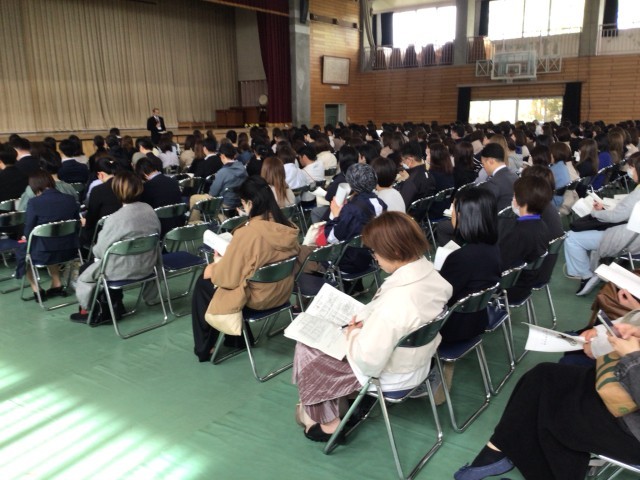 座席が足りなくなるほど多くの保護者の方々の出席となりました